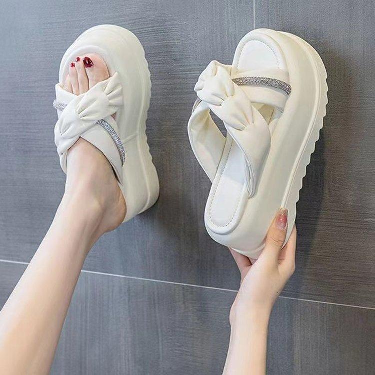 Premium thick-bottomed cool slippers 2025 summer wear new heightening fashion explosion Internet celebrity non-slip super fire slippers
