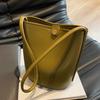 Sacs à bandoulière simples pour femmes de style coréen à la mode Été Nouveau Couleur unie simple Populaire Sac seau féminin