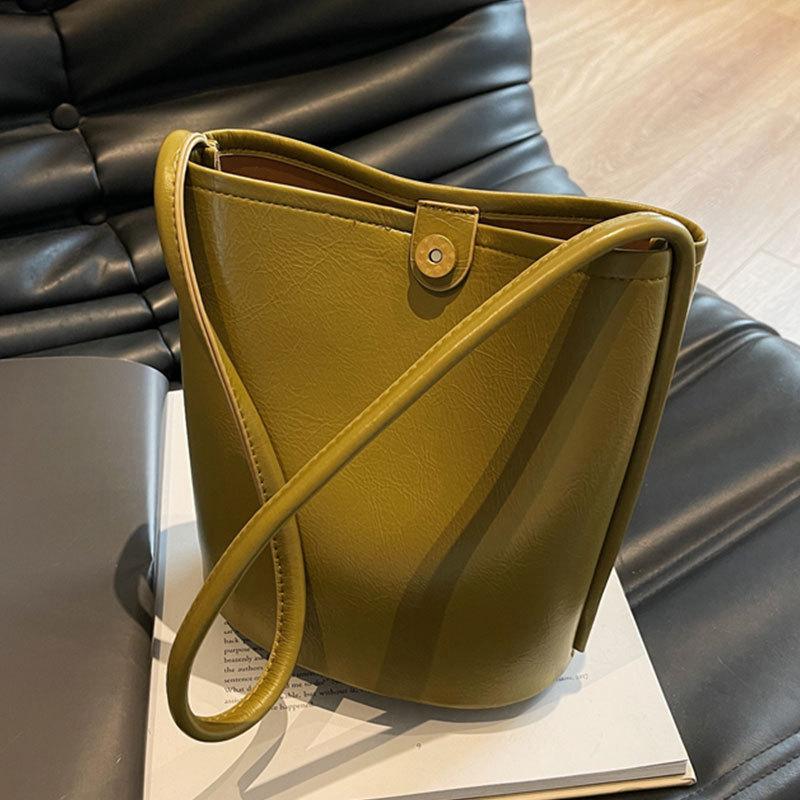 Sacs à bandoulière simples pour femmes de style coréen à la mode Été Nouveau Couleur unie simple Populaire Sac seau féminin