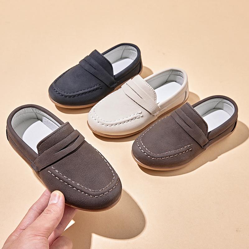 Jarní chlapecké slip-on boty v britském stylu z měkké kůže pro pódium a řeč 2025