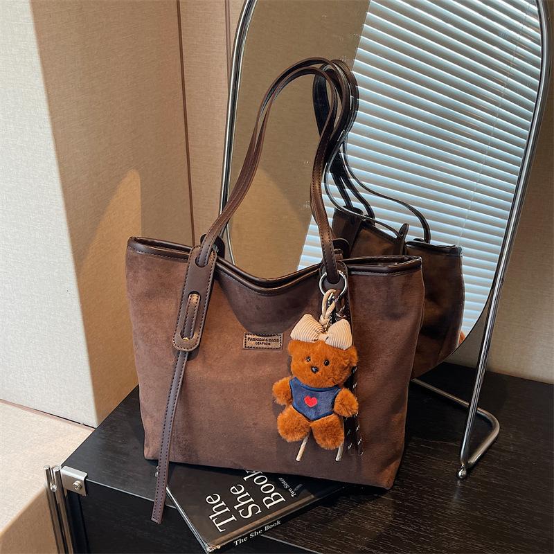 Retro Large-capacity Bag Women's Autumn and Winter New Commuter Shoulder Bag Simple Tote Bag Bucket Bag