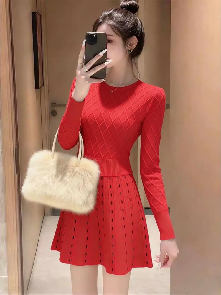 Petite Women s French Red A-Line Dress with Retro Charm and Long Sleeves S