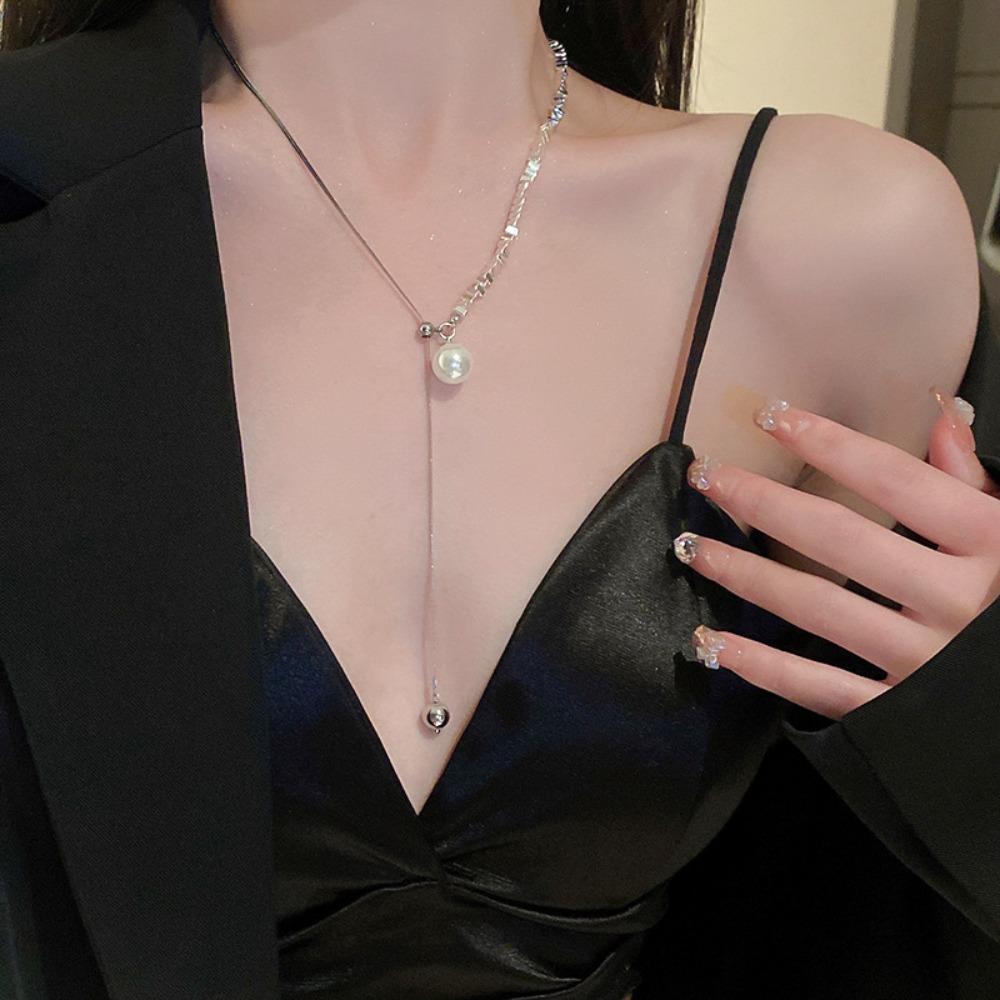 Diamond-encrusted Flower Geometric Pearl Necklace Temperament Light Luxury Sweater Chain French Retro Necklace Autumn and Winter
