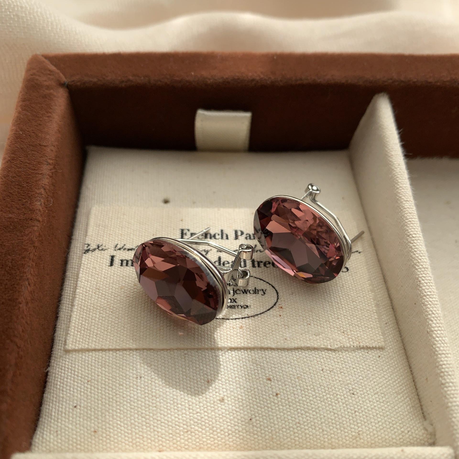 

Oval large colored crystal stud earrings, bright and shiny atmosphere, niche light luxury fashion, gorgeous and exquisite versatile