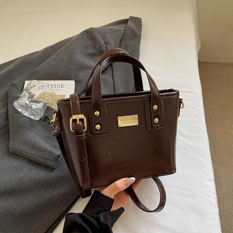 

Korean version of fashion hand-carried bucket bag 2025 autumn new simple shoulder bag niche trend foreign messenger bag