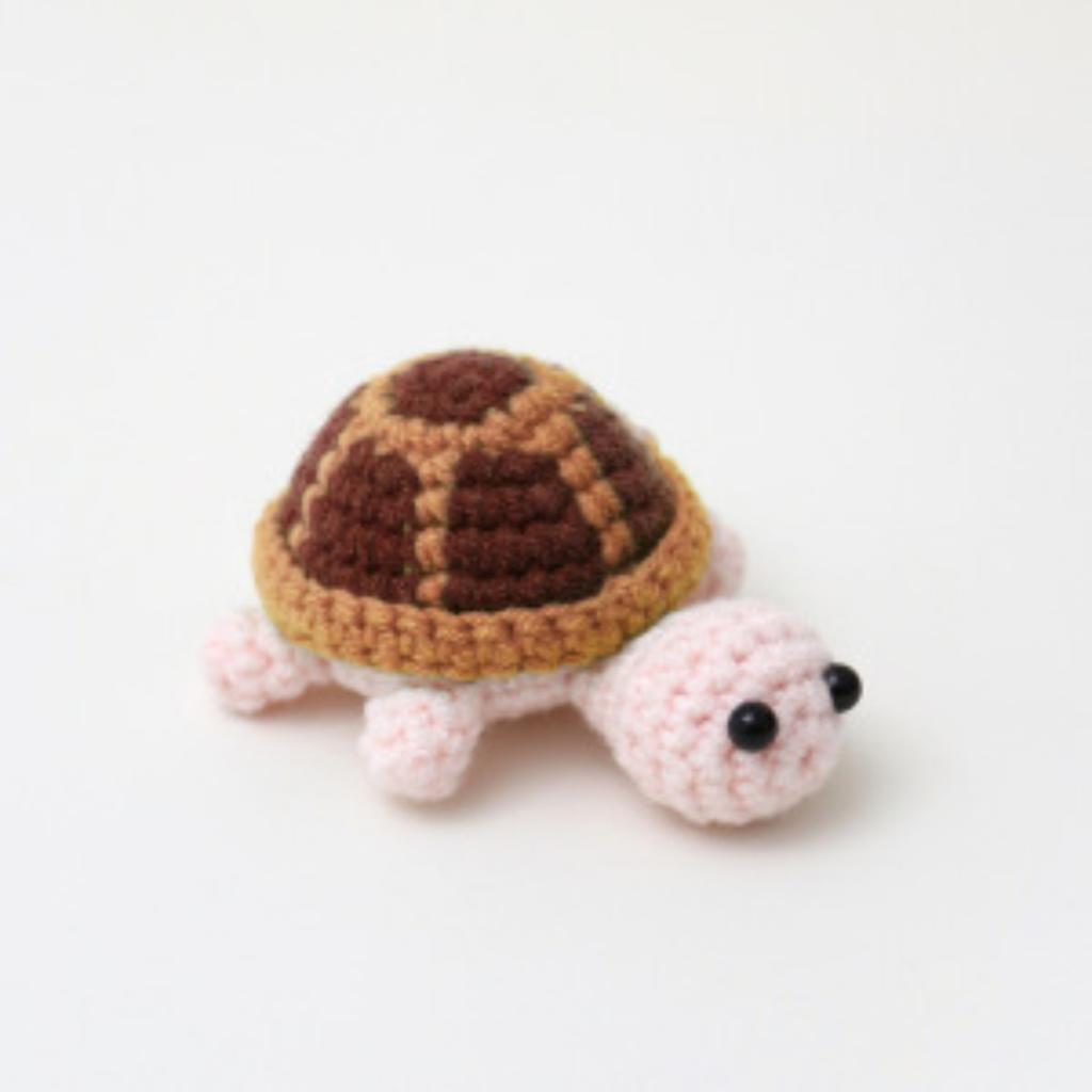 Neues Klassisches und Bequemes Handgefertigtes Garngeflecht Niedlicher Anhänger Häkel Schildkröte für Freunde Kreatives Geschenk Häkelpuppe