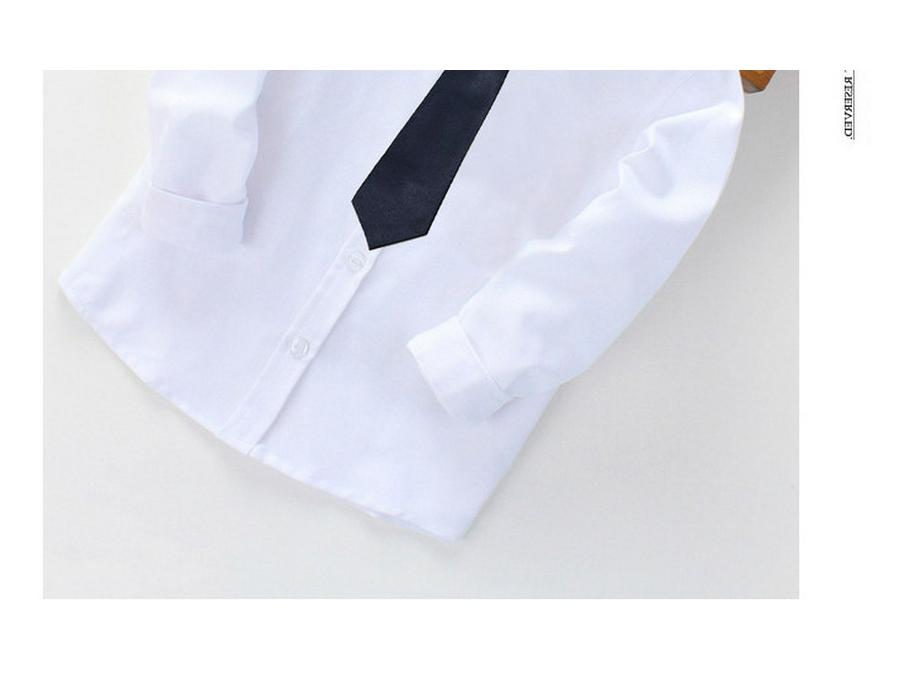 Dětská oděvní souprava: Bílá košile s dlouhým rukávem, Černé dlouhé kalhoty, Khaki dlouhé kalhoty a Chlapecká bílá košile s krátkým rukávem