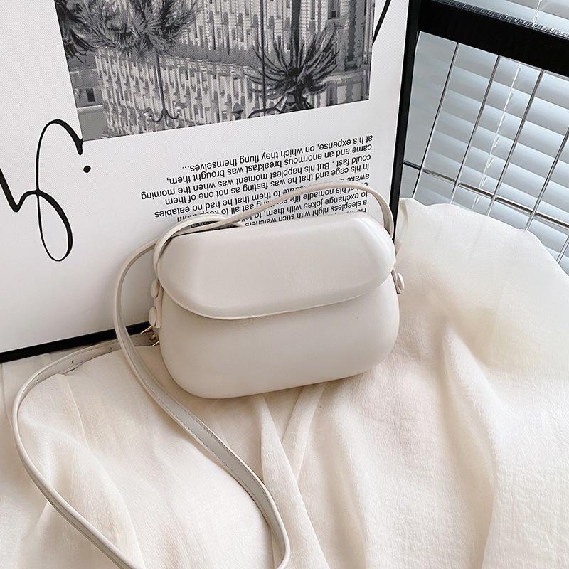 Korean Retro Saddle Bag 2022: Summer Single Shoulder & Crossbody Bag, Fashionable & Versatile Ladies Mobile Phone Accessory