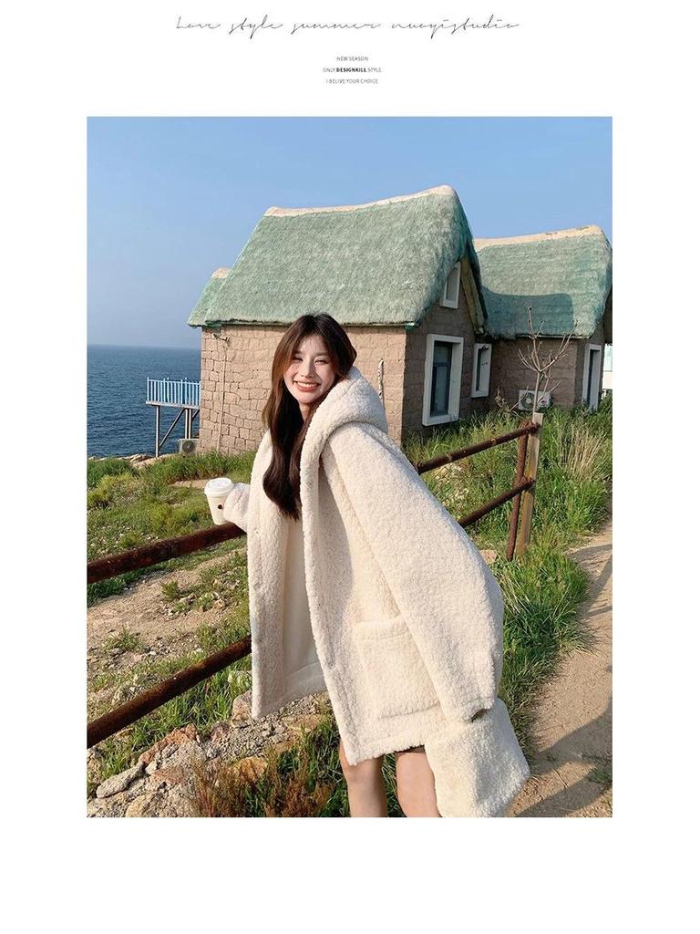 Korean Style Women's Winter Lambswool Coat, Hooded and Thickened for a Warm, Slim Look