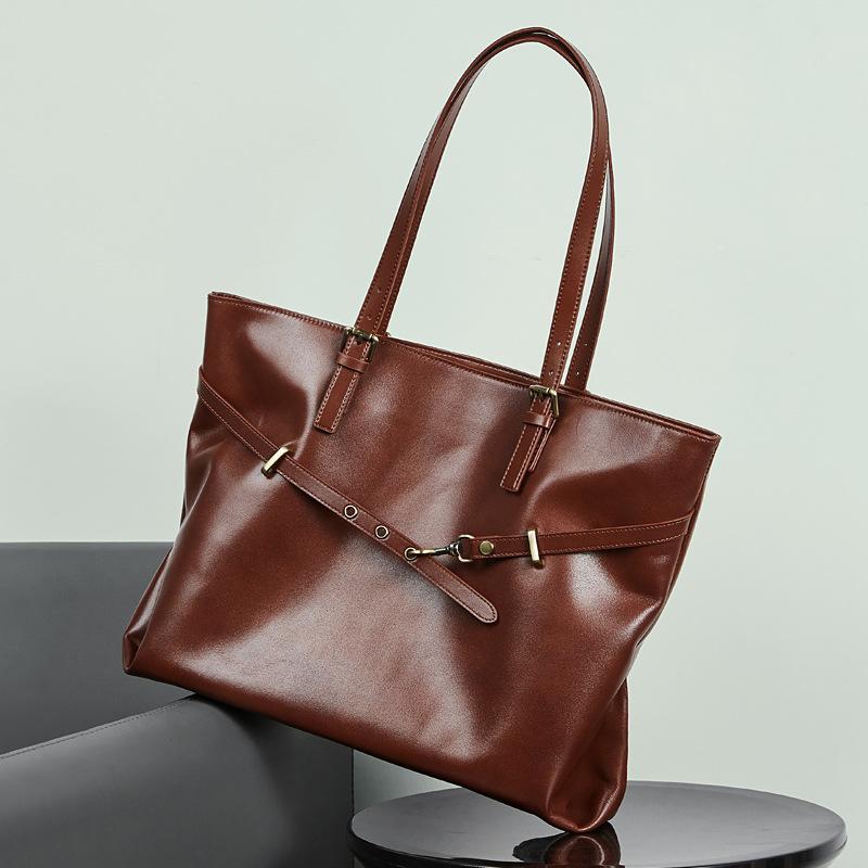 Top Layer Vegetable Tanned Leather Large Capacity Tote Bag Casual Versatile Underarm Bag Textured Stylish Shoulder Bag Trendy