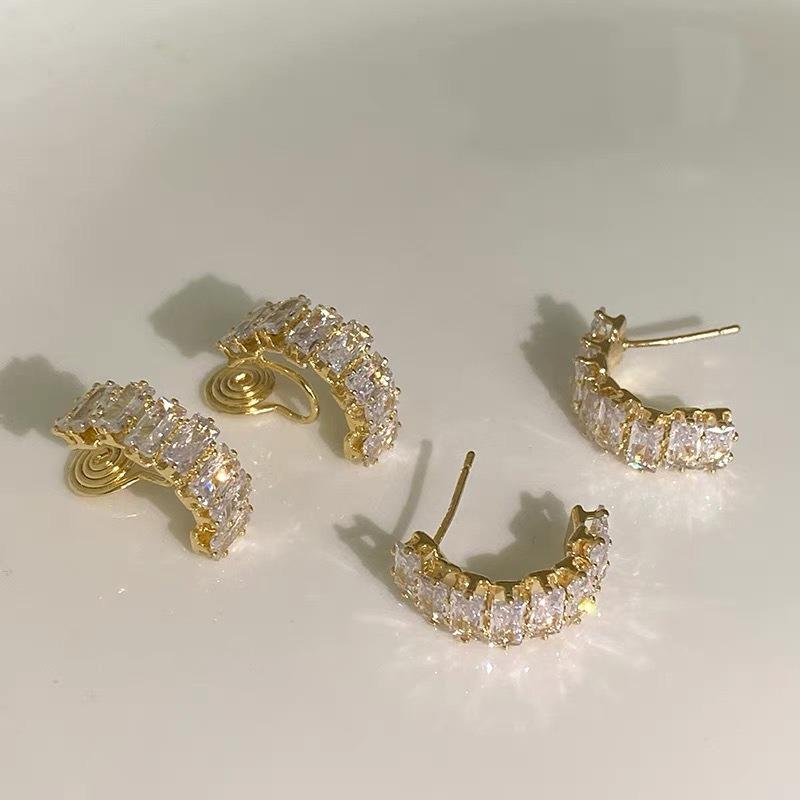 High-end Exquisite Zircon Curved Stud Earrings for Women's Earrings, New Models, Trendy Fashion, Versatile Earclips for Women Without Earrings