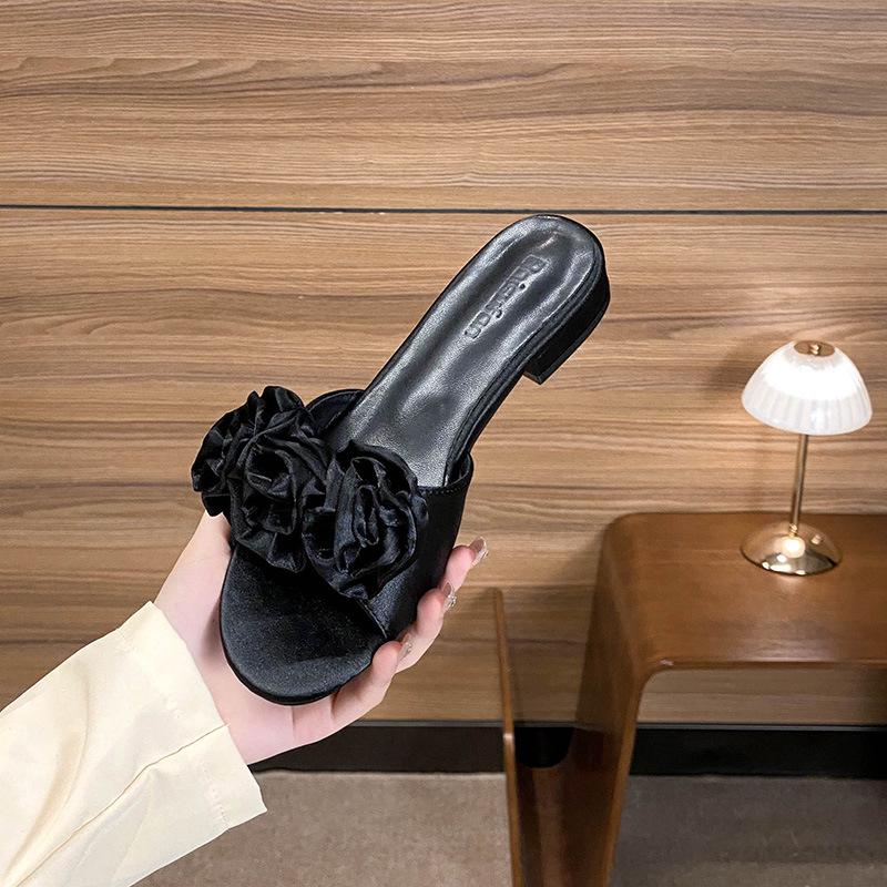 Fashion 2025 Luxury Silk Floral Slippers Women Low Heels Sandalias Ladies Elegant Home Pantuflas Shoes Summer Femme Antiskid Flat Slides