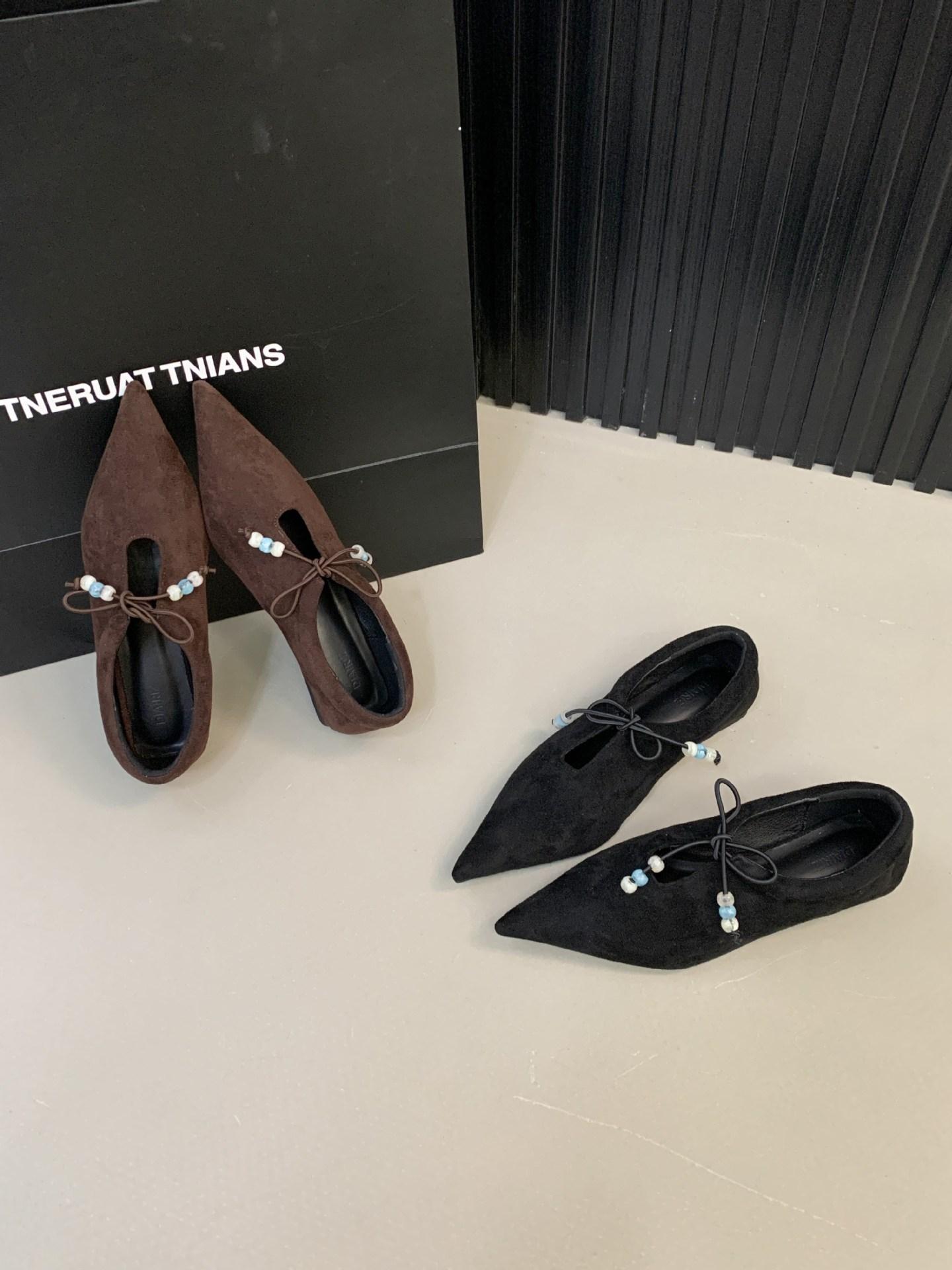 

European women s shoes 2025 new French retro pointed single shoes flat-soled lace-up suede low-heeled high heels 40 темно-коричневого