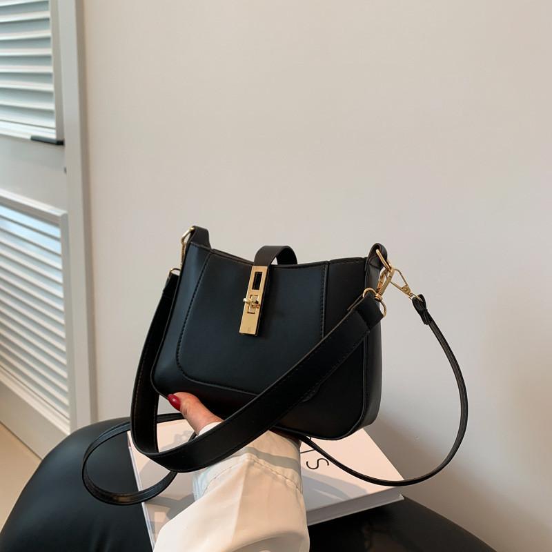 Chic Korean Style Fashion Handbag Trendy Crossbody Bag For Fall With Stylish Design