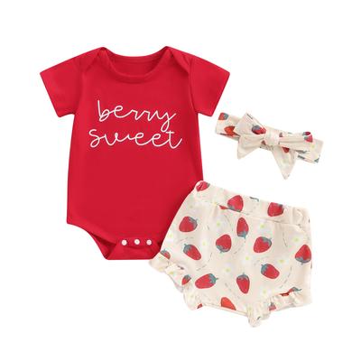 Baby Mädchen 3-teiliges Sommer-Set, Strampler mit kurzen Ärmeln und Buchstabenaufdruck, Shorts mit Rüschenbesatz, Stirnband, Kleinkind-Outfit