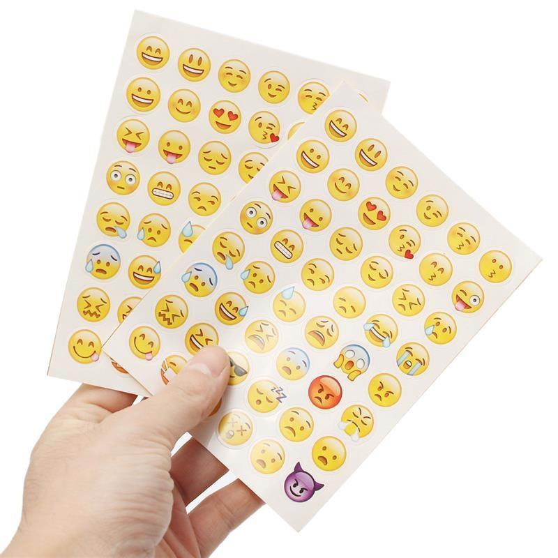10 ks Posielame náhodne Krásne 48 Vyrezaných Emoji Tvárové nálepky Úsmev Výraz Tvár Nálepka na telefón Laptop Dekorácia