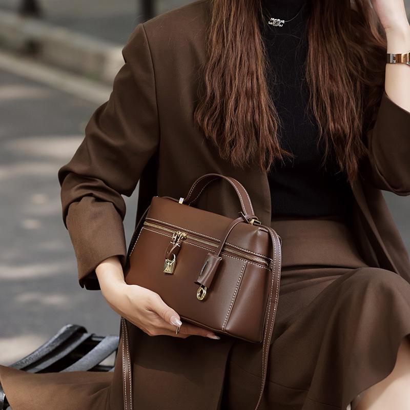 Geantă de umăr navetistă din piele de vacă 2024: Modă elegantă de toamnă/iarnă pentru femei