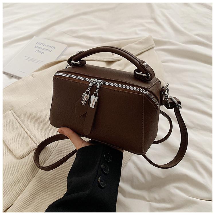 Ielgy Pillow Bag Niche Design Fashion Crossbody Bag Ladies Portable Small Bag