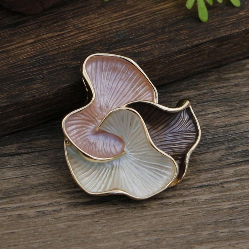 Heiß verkaufende emailierte geometrische Blume magnetische Brosche, modische kreative Blumenbrosche für Damen