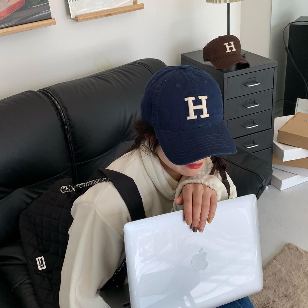 Classic Soft Design Top Baseball Cap For Men And Women Available In Multiple Colors