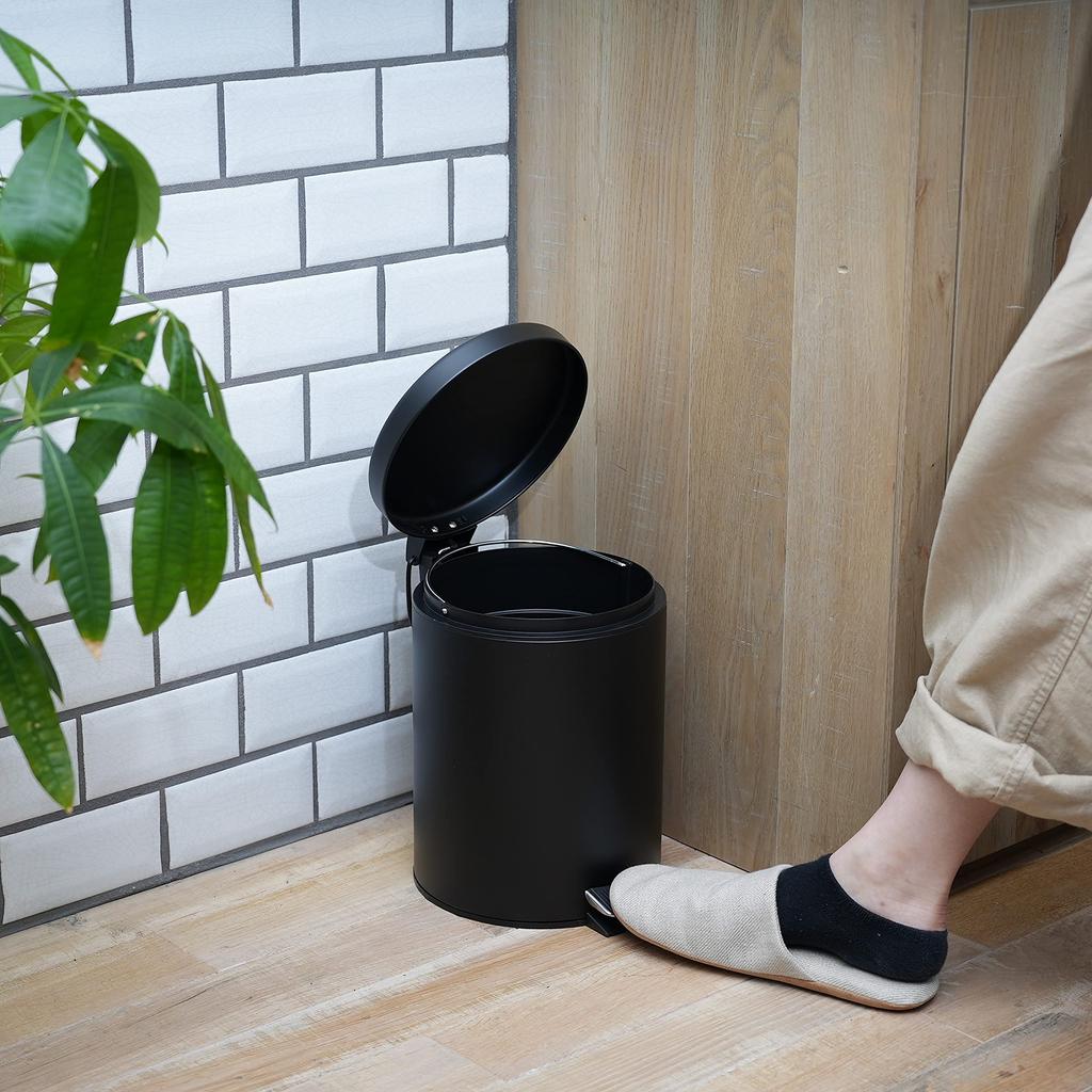 PEARL METAL Lid Slowly Closes Pedal Pail Trash Can 5L Limited Matte Black BLKP Black [BLKP] N-7816