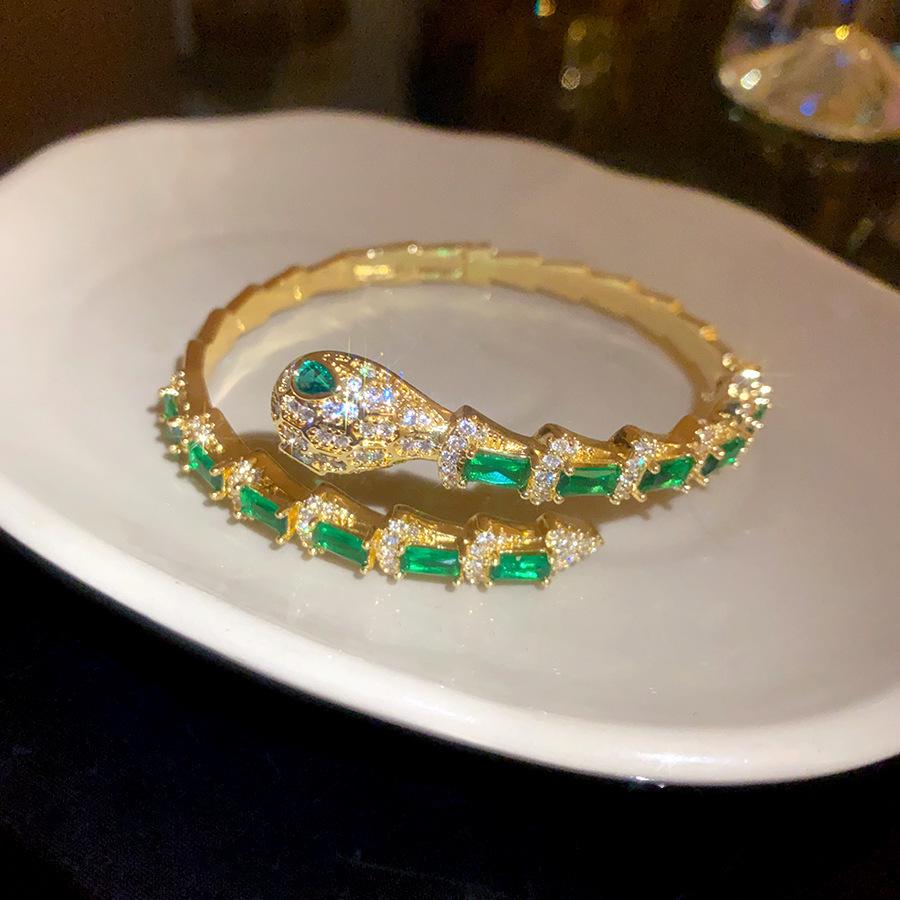 Elegant French Zircon Letter Buckle Bracelet: High-End, Simple & Versatile Fashion Jewelry Design