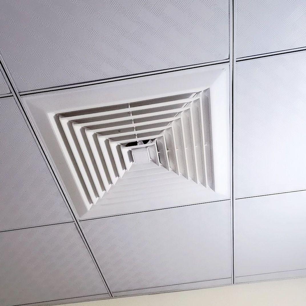 Klusas 600x600 griestu izplūdes ventilators ar