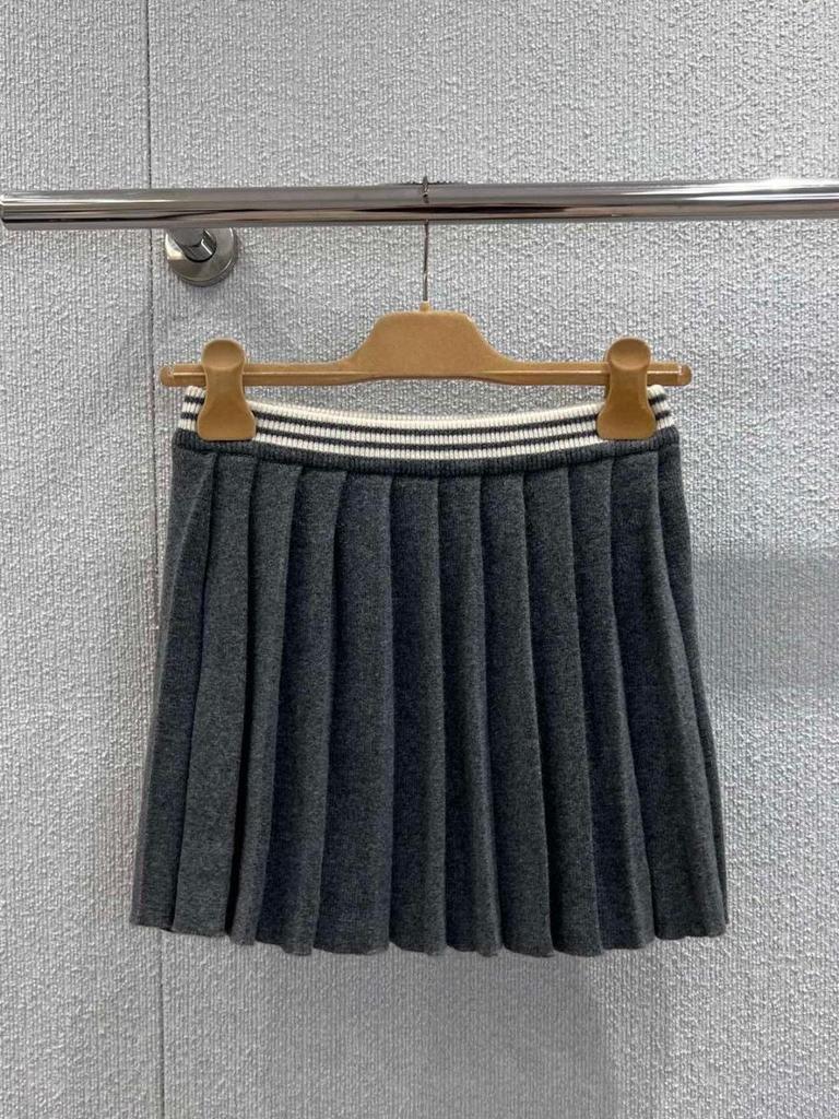 Nanyou Women's 2025 Autumn/Winter Striped Knit Skirt: Loose, Casual, Versatile Short Skirt