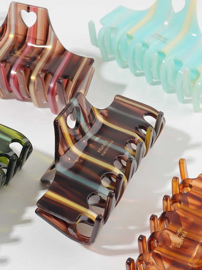 Niche High-end Love Stripe Acetate Grab Clip Female Retro Temperament Back of the Head Coiled Hair Shark Clip Half Tie Hairpin