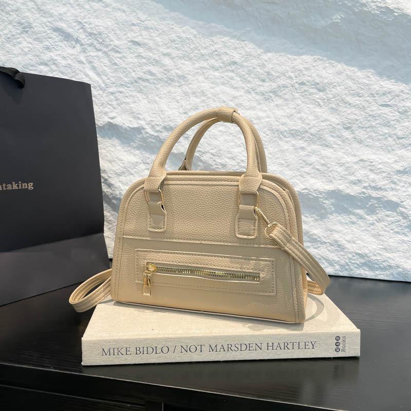 Fashion Zipper Fan Locomotive Style Large Capacity Solid Color Women's Cartoon New Fashion Casual Shoulder Bag