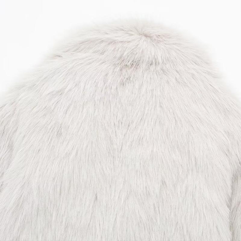 Осенне-зимнее женское теплое пальто средней длины из искусственного меха — фото 8