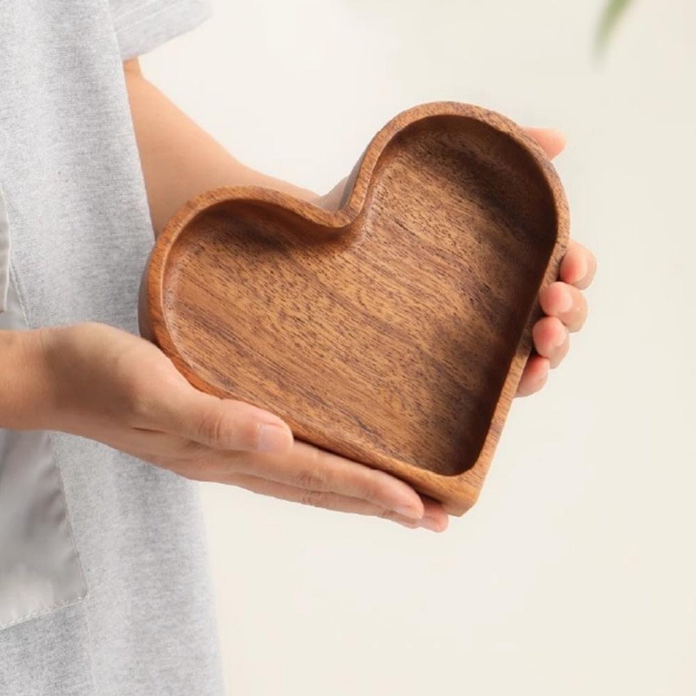 

Heart Shape Nut Solid Wood Tray Stackable Snack Plate Fruit Plate Utensils for Kitchen Creative Table Decoration and Accessories 17x16x3cm