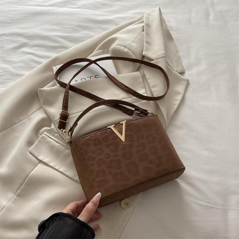 Shoulder Bag Fashion Handbag Crossbody Bag Large Capacity Casual Bag Simple Bag Alphabet Bag Leopard Print Bag