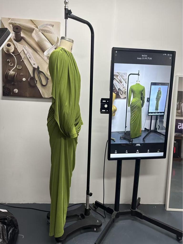 European and American Winter Green Pleated Long Sleeve Dress with Round Neck - Real Object Picture