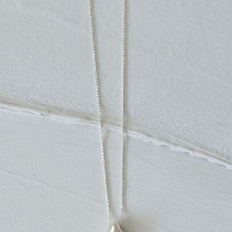 REINDEER GROTTO NECKLACE 01