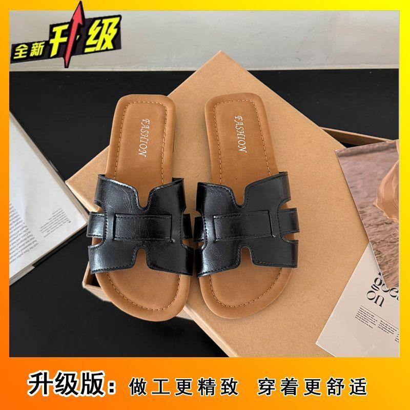 2025 new super hot one-word slippers women's summer wear fashion versatile skirt flat-bottomed beach cool slippers