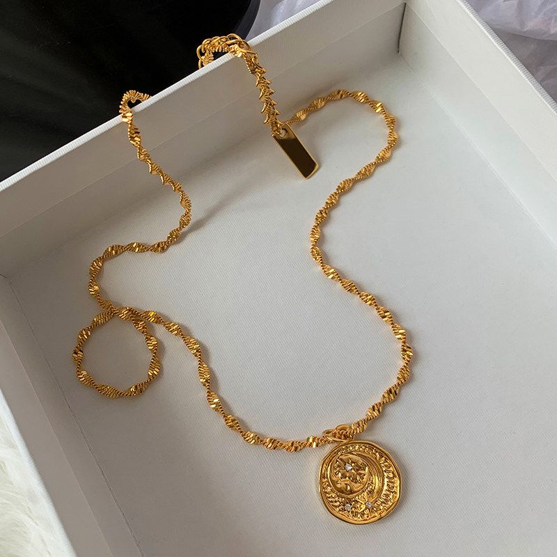 Niche Style Fashion Star Moon Female Accessible Luxury Clavicle Chain Gold Cake