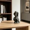 Denker Ornamente 3D-gedruckte Statue im nordischen Stil Kompakte moderne Kunstfigur Scharfe Kanten Schreibtisch Bücherregal Skulptur