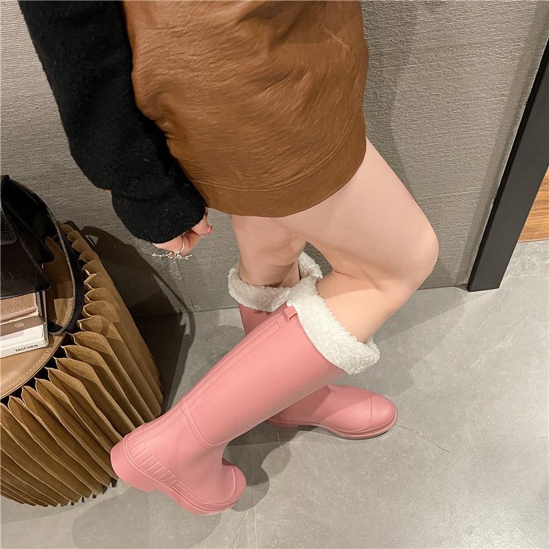 Fashion high rain boots, new women's long water boots, warm and velvet casual rain shoes, trendy outdoor water shoes for winter