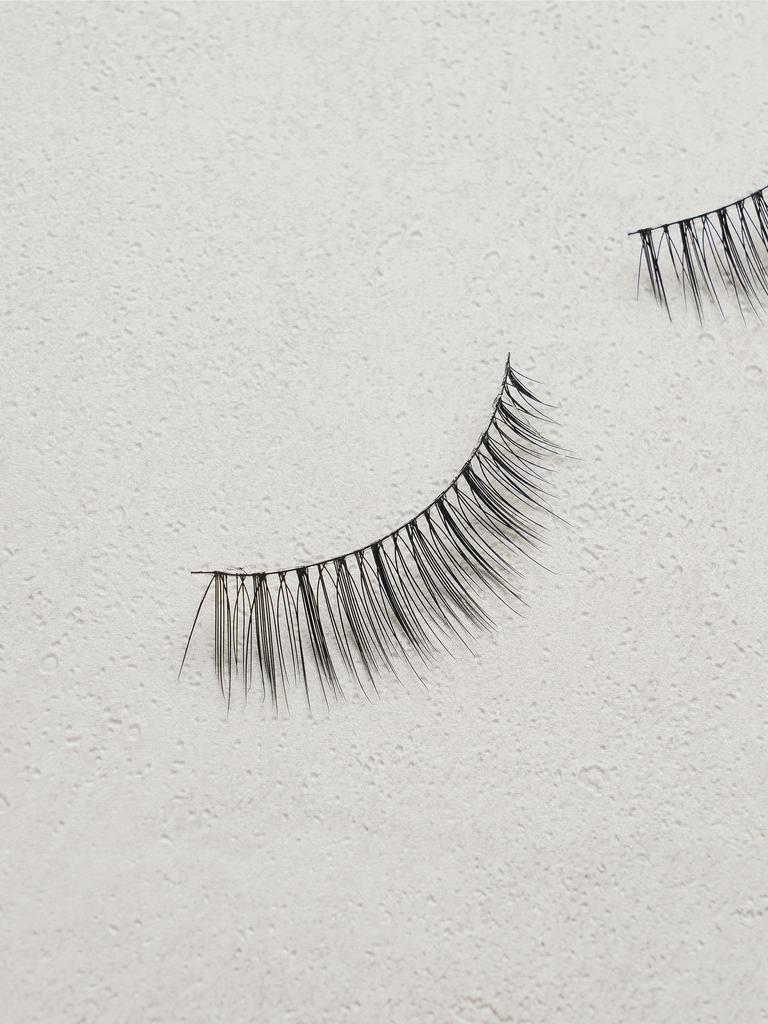 Voluminöse künstliche Wimpern - Musikalisch