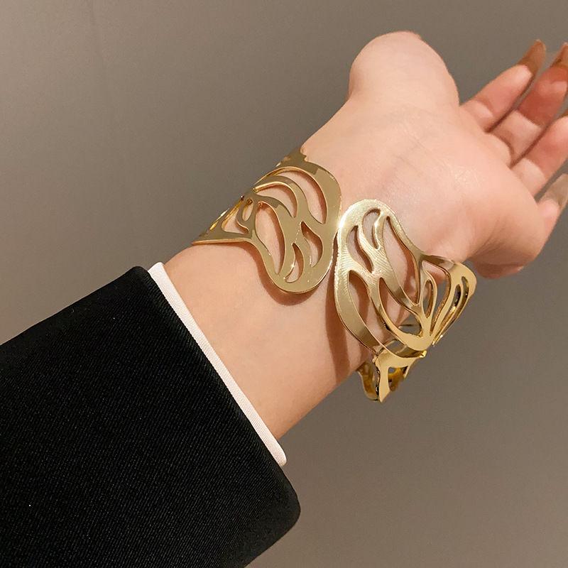 Trendy European & American Exaggerated Metal Hollow Armlet: Niche High-End Women's Jewelry
