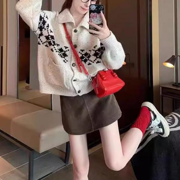 Retro lapel jacquard sweater women's loose winter new models are popular this year, versatile long-sleeved knitted cardigan jacket trend