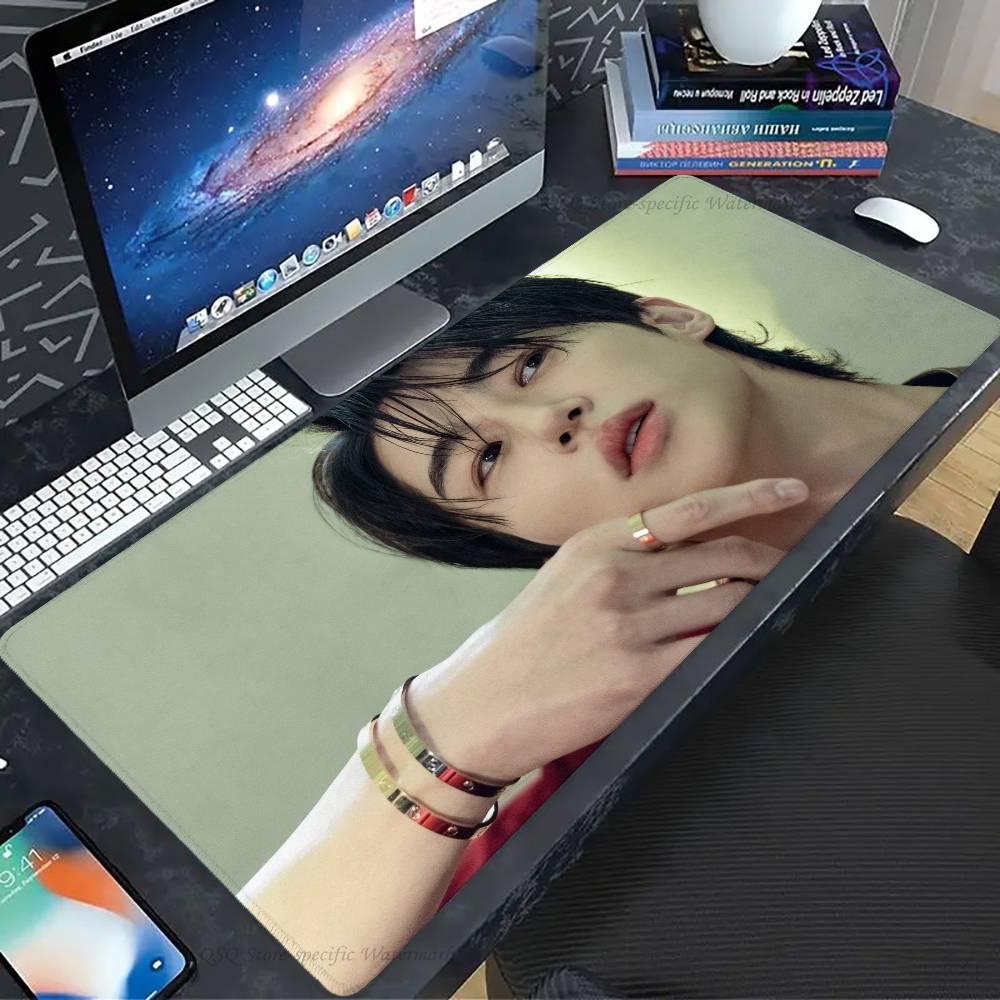 Koreańska Gwiazda B-Byeonwooseok Podkładka pod Mysz Antypoślizgowa Odpowiednia do Komputerów Biurowych Laptopów Maty Biurkowe do E-sportu Klawiatura XXL