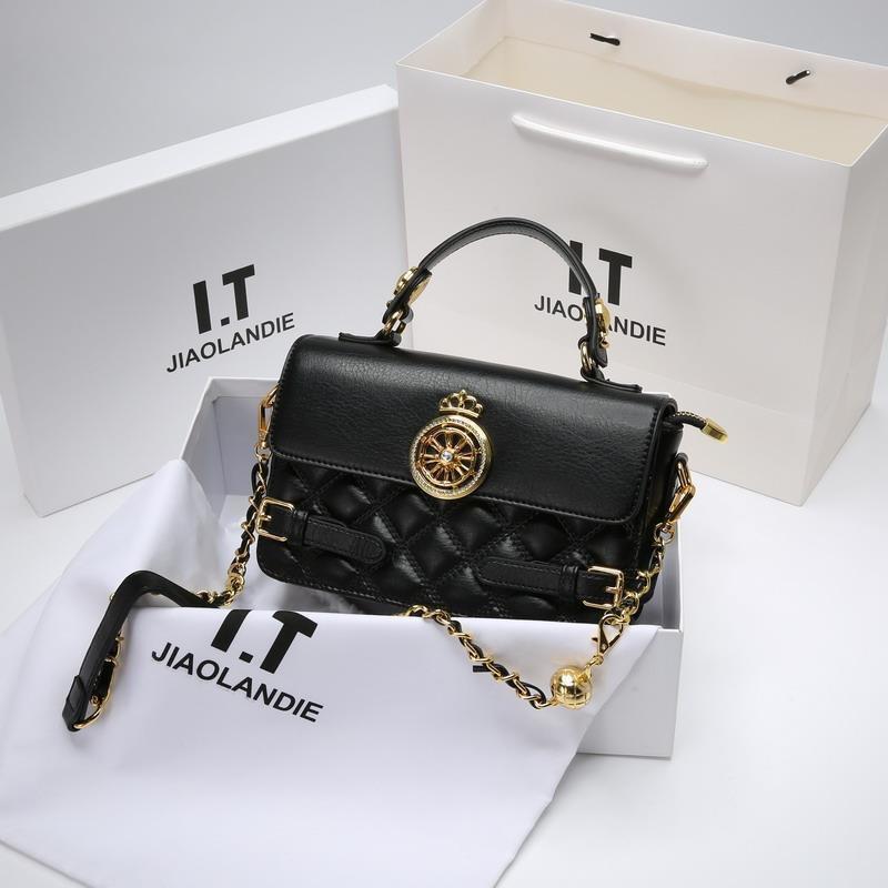 Single shoulder messenger bag, wide shoulder bag, large capacity handbag, fashionable small square bag.