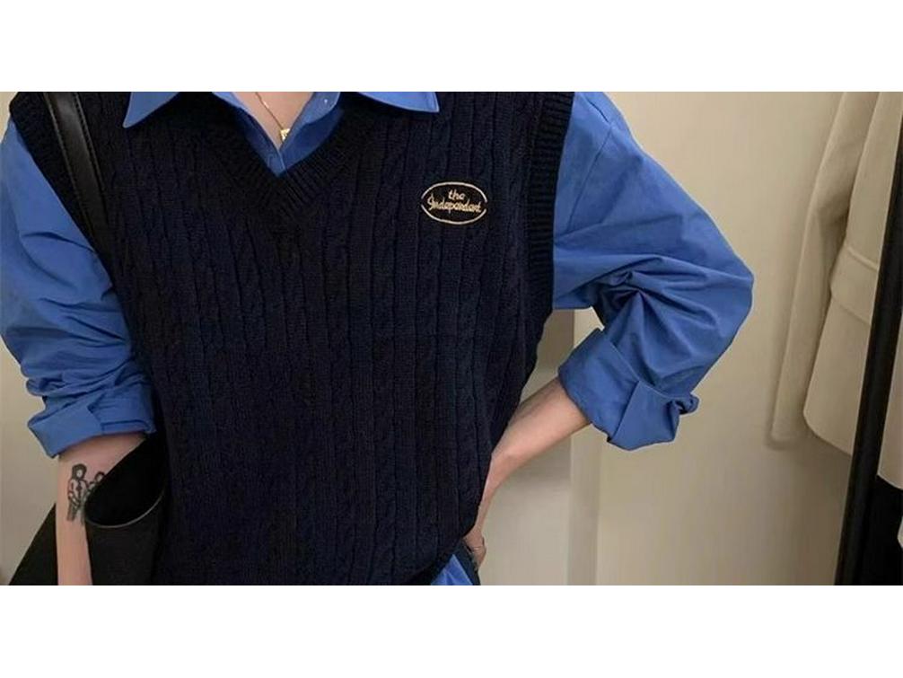 Women's College-Style Cable Knit V-Neck Embroidered Layering Vest