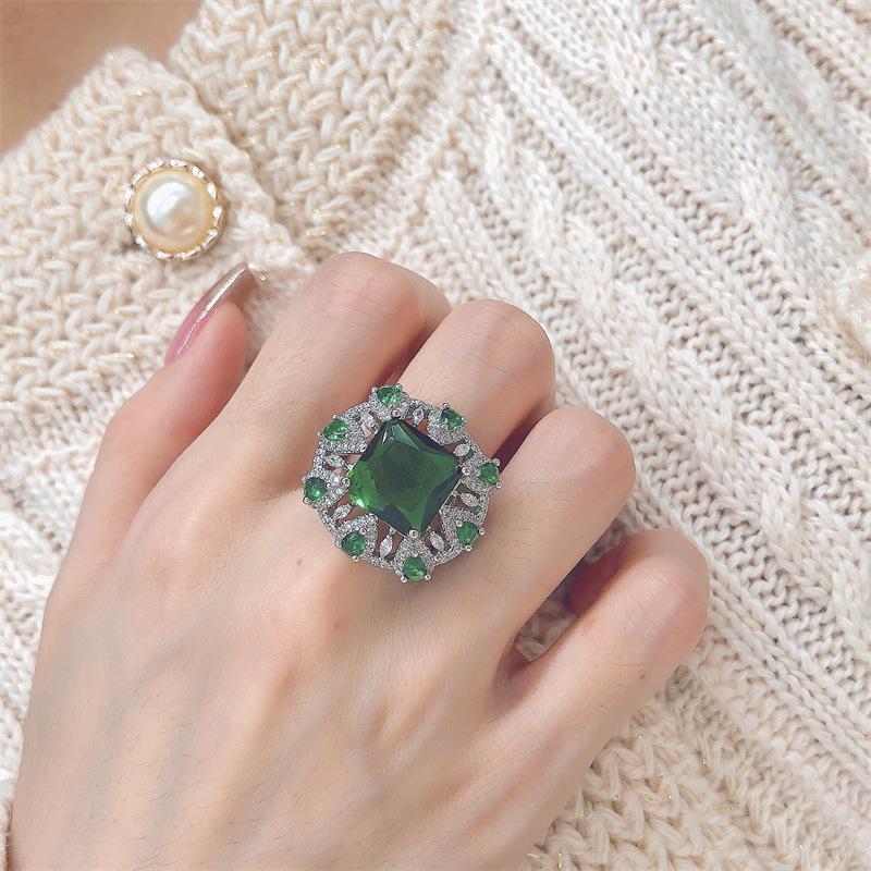 French Emerald-Colored Gemstone Ring for Women, Stylish, Versatile, Luxury Feel, Trendy. Adjustable Opening