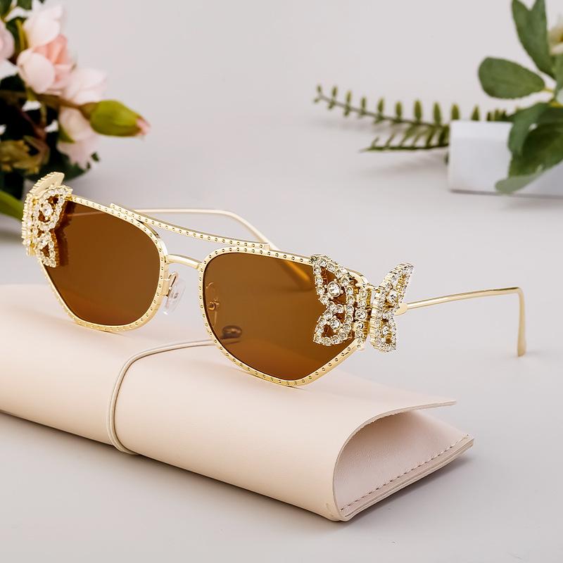 Rhinestone Sexy Cat Eye Punk Sunglasses Women 2025 Luxury Vintage Metal Frame Butterfly UV400 Protection Eyewear For Ladies