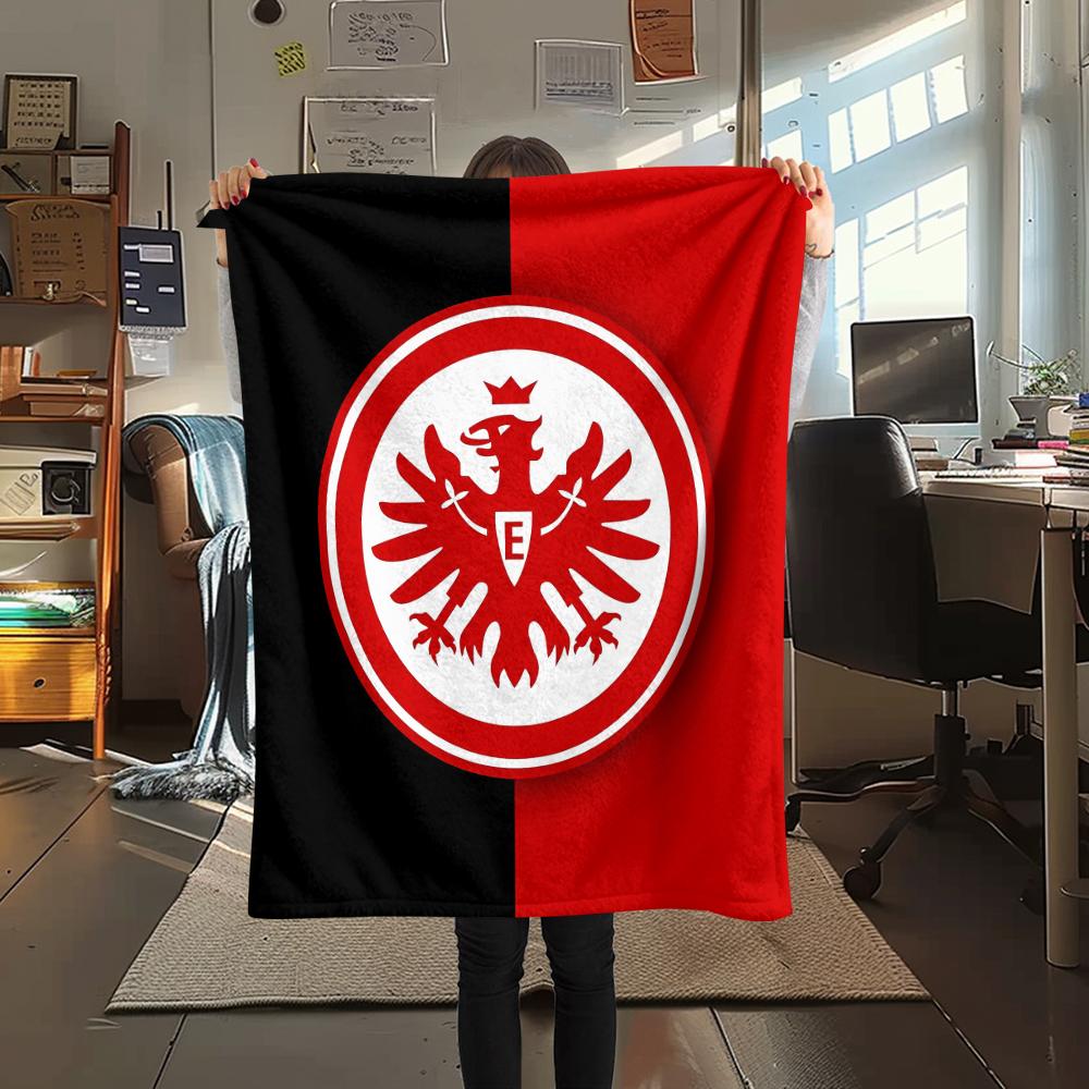 1 STuks Frankfurt Voetbal Print Flanellen Deken, Hoge Kwaliteit Alle Seizoenen, Woondecoratie, Warmte en Comfort, Perfect voor Kerstcadeaus