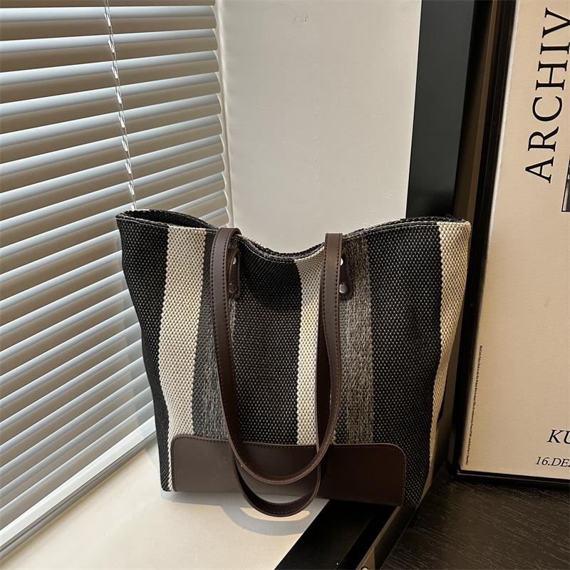 Fashion Niche Design Foreign Style Commuter Portable Lazy Wind Women's Bag 2025 New Tote Bag Trendy Underarm Shoulder Bag