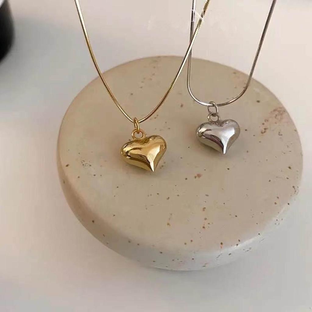 Heart Pendant Necklaces Heart Choker Heart Pendant Collarbone Chain Heart Choker Titanium Steel Material for Girls Woman